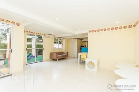 Image 21 - 230687